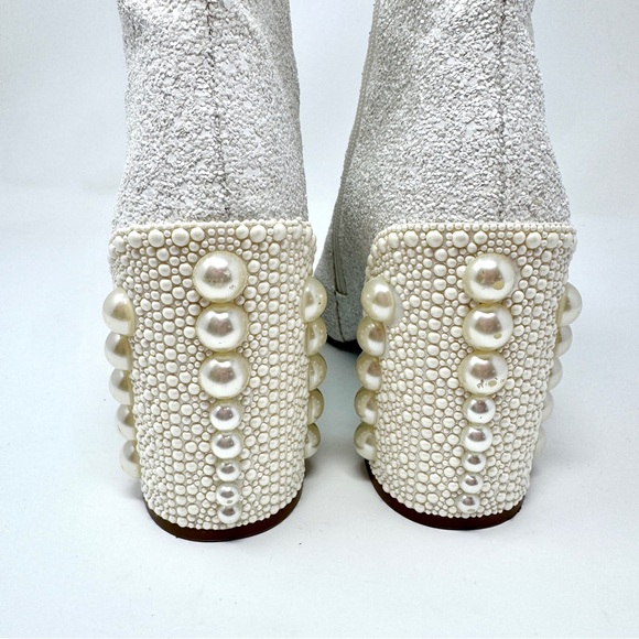 Betsey Johnson Kasey Pearl & Glitter Booties White 9.5M - Picture 8 of 11
